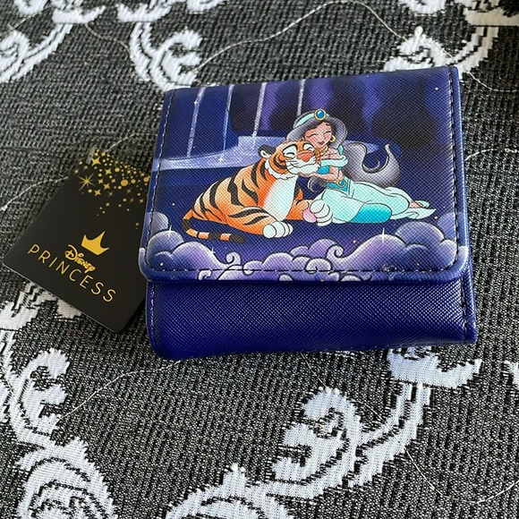 Disney Jasmine Loungefly wallet - Picture 2 of 4